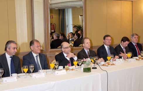 Imagen del encuentro del ministro de Hacienda y Administraciones Públicas con los miembros de American Business Council