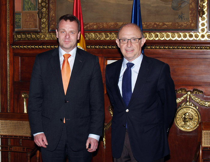 Imagen de Cristóbal Montoro reunido  con el ministro de Economía finlandés, Jan Vapaavouri
