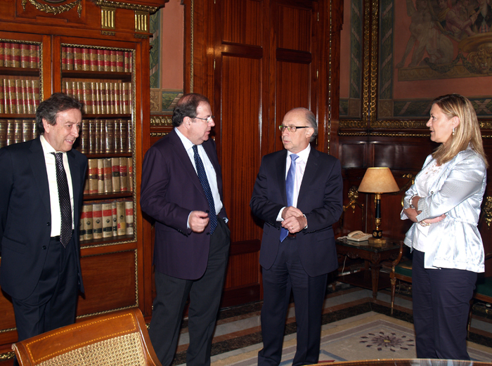 Imagen reunión de Montoro con el presidente de Castilla y León