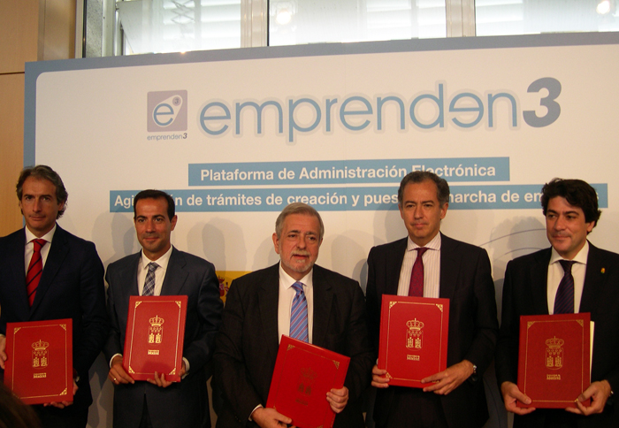 Imagen del acto de firma del protocolo de adhesión de la Comunidad de Madrid a la plataforma Emprende en 3