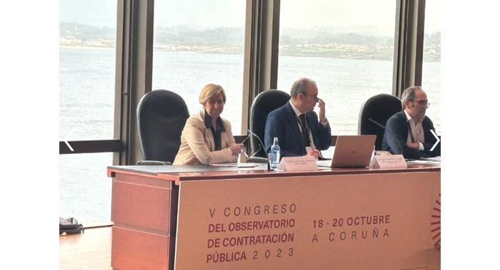 Imagen de la ponencia de la Presidenta de la OIReScon en el V Congreso del Observatorio de Contratación Pública. A Coruña