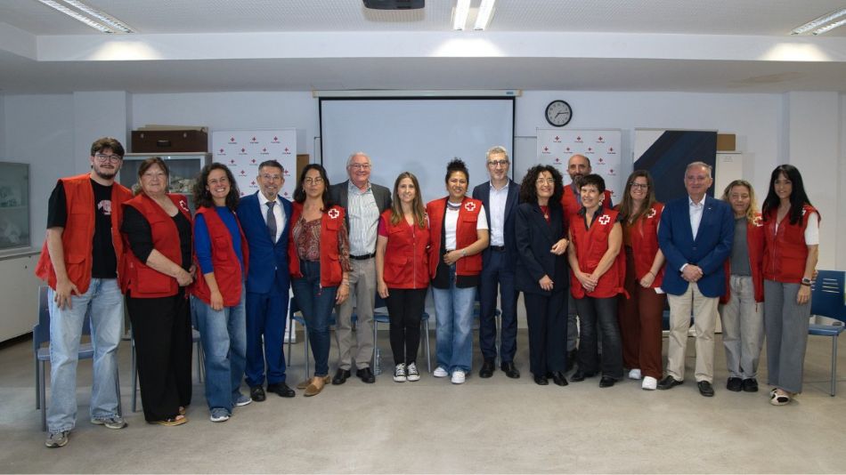imagen ministro convenio Cruz Roja y Lotería