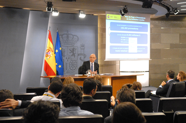 Ministro Cristóbal Montoro en la rueda de prensa del Consejo de Ministros