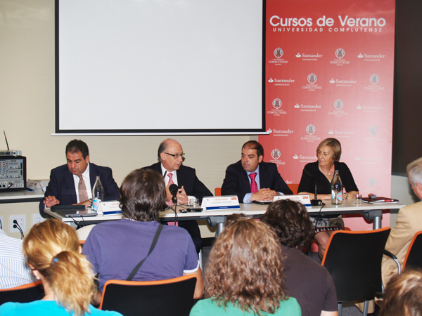 Cristóbal Montoro en los Cursos de Verano de la UCM en El Escorial