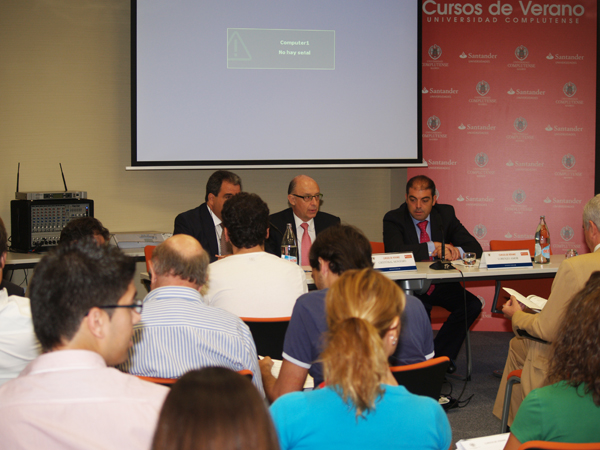 Cristóbal Montoro en los Cursos de Verano de la UCM en El Escorial