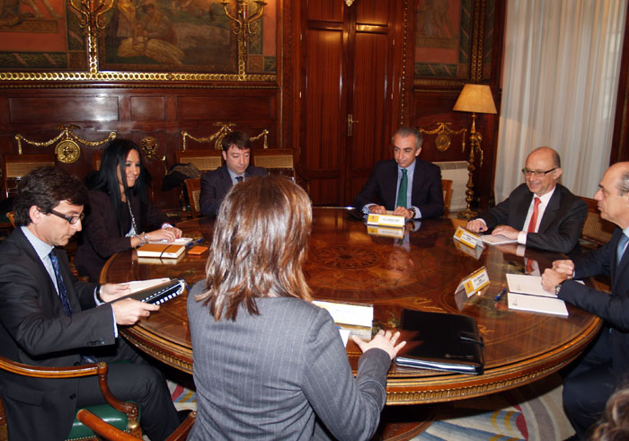 Imagen de Cristóbal Montoro recibiendo a su homólogo de Andorra, Jordi Cinca