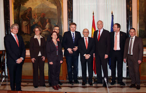 Imagen Montoro recibe a una delegación del Bundestag alemán