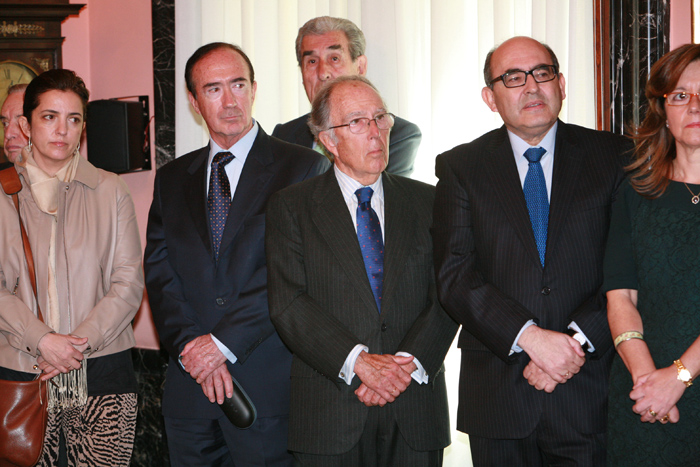 Imagen distinción por Méritos al profesor José Barea