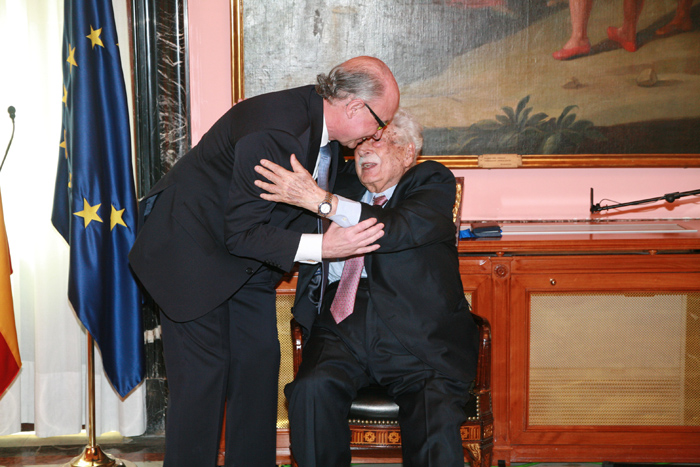Imagen distinción por Méritos al profesor José Barea