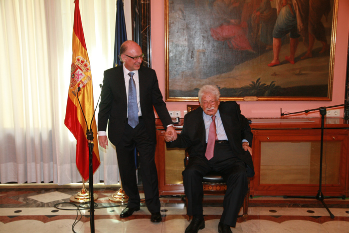 Imagen distinción por Méritos al profesor José Barea
