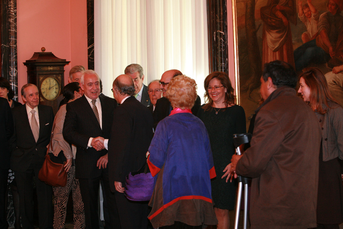 Imagen distinción por Méritos al profesor José Barea