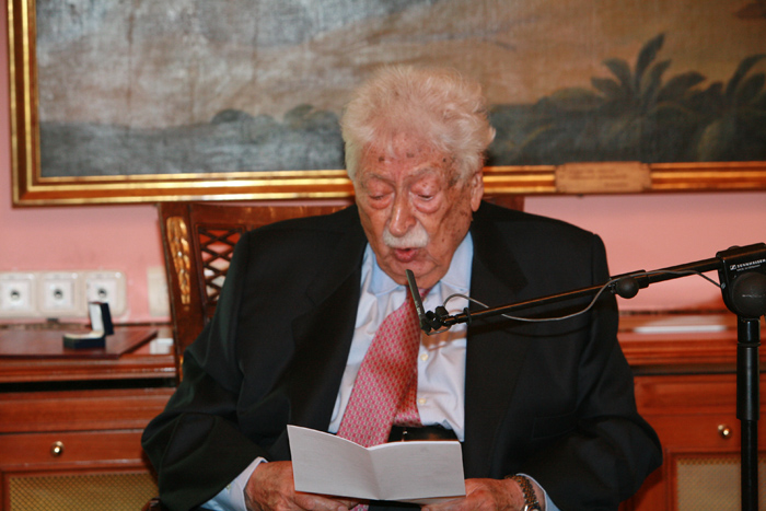 Imagen distinción por Méritos al profesor José Barea