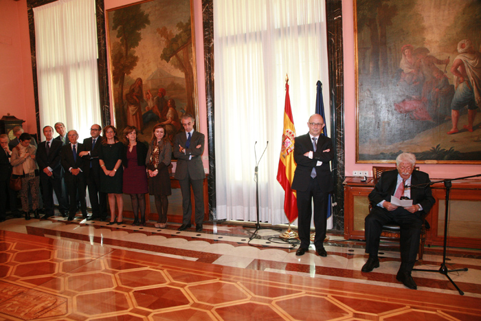 Imagen distinción por Méritos al profesor José Barea
