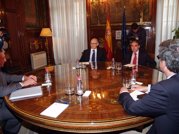 Imagen de Montoro reunido con el presidente de ATA, Lorenzo Amor