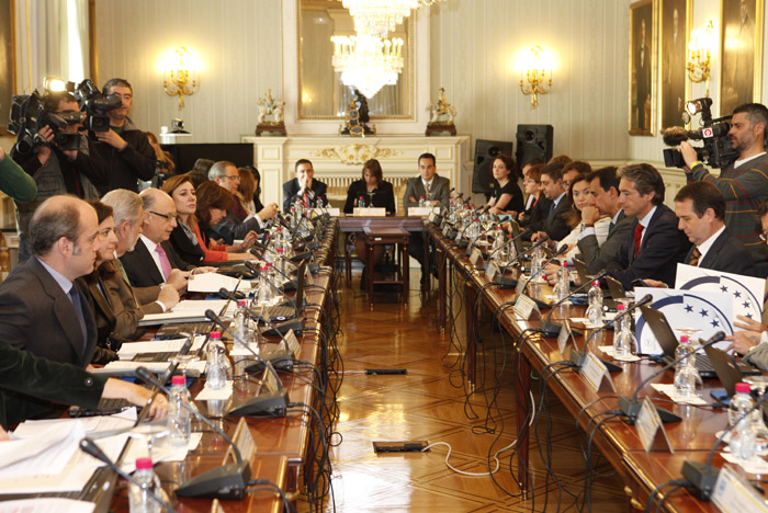 Imagen Montoro presidiendo la Comisión Nacional de Administración Local