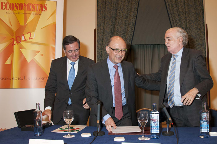 Imagen de Montoro en la presentacion de la revista Economistas