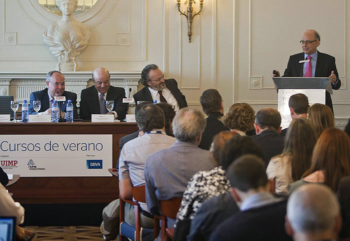 Imagen de Montoro en el Seminario de Competitividad y Marca España
