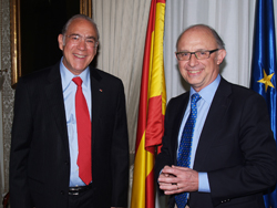 Imagen de la reunión de Montoro con Gurría 