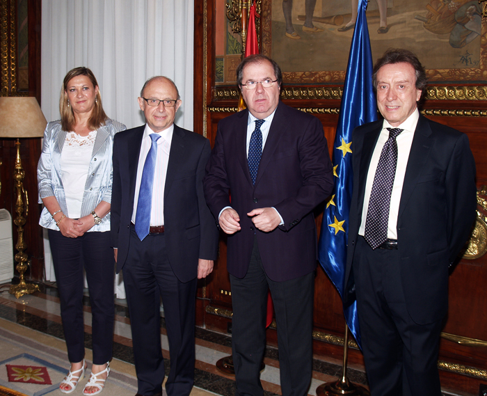 Imagen reunión de Montoro con el presidente de Castilla y León