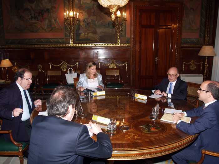 Imagen reunión de Montoro con el presidente de Castilla y León