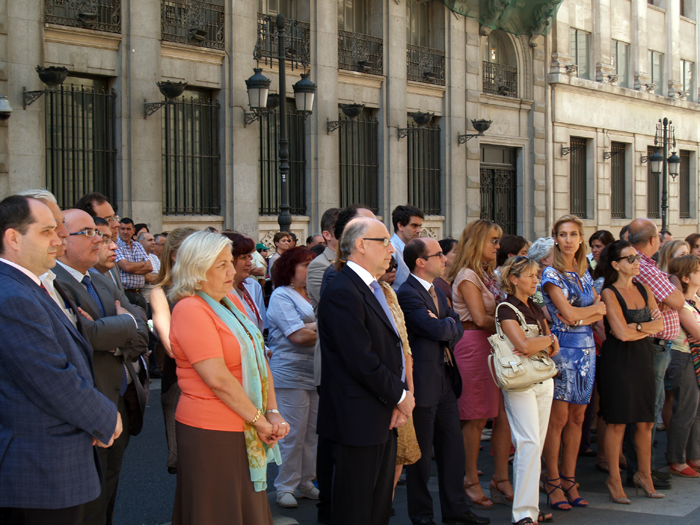 Imagen minuto de silencio en el Ministerio de Hacienda y Administraciones Públicas
