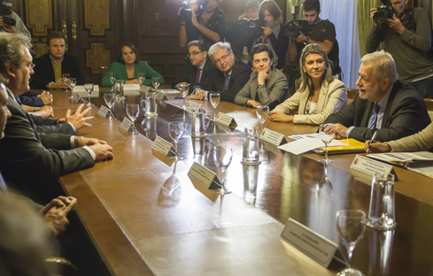 Imagen de Antonio Beteta reunido con los farmacéuticos catalanes 