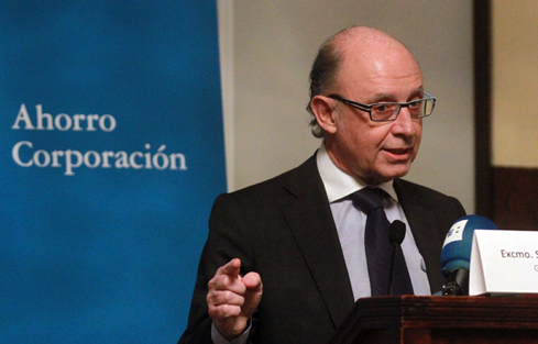 Imagen de la intervención de Montoro en el coloquio organizado por Ahorro Corporación