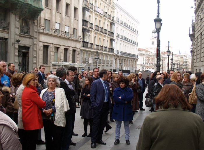 Imagen minuto de silencio en el Ministerio de Hacienda y Administraciones Públicas en homenaje a Adolfo Suárez