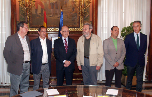 Imagen de la reunión de Cristobal Montoro con los agentes sociales