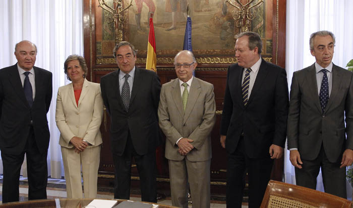 Imagen de la reunión de Cristobal Montoro con los agentes sociales