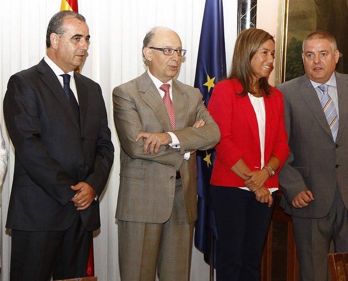 Imagen de Montoro con los representantes de las ONG 16-07-2014
