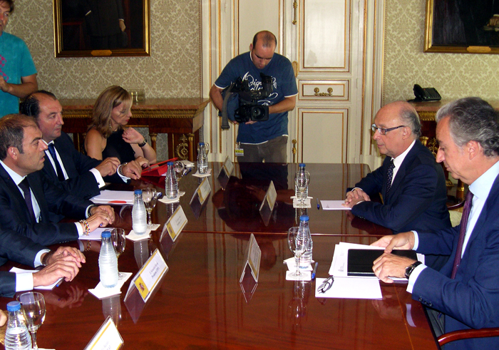 Imagen de Montoro con los representantes de los autónomos 15-07-2014