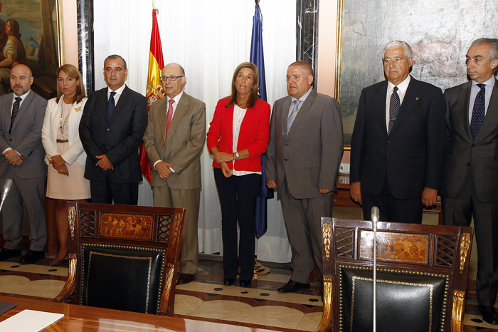 Imagen de Montoro con los representantes de las ONG 16-07-2014