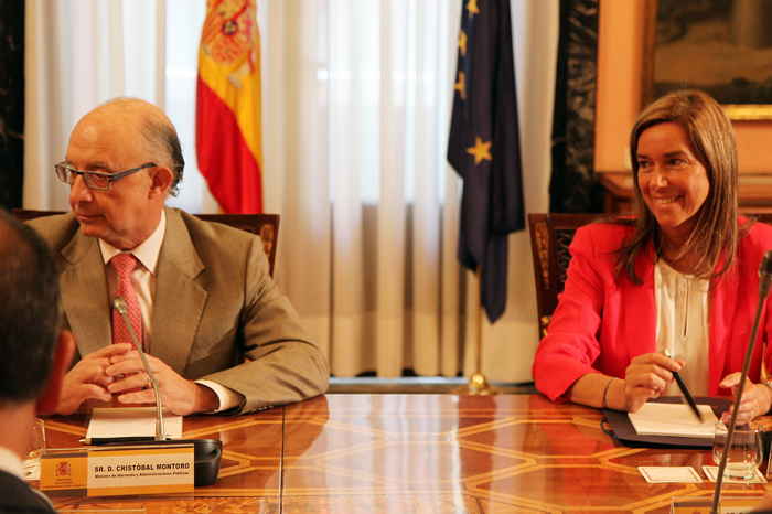 Imagen de Montoro con los representantes de las ONG 16-07-2014