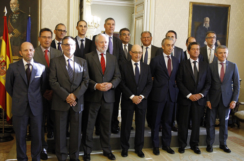 Imagen de Montoro reunido con la junta directiva de ANFAC