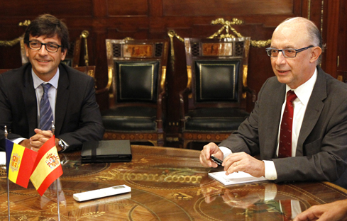 Imagen de Cristóbal Montoro, y su homólogo andorrano, Jordi Cinca