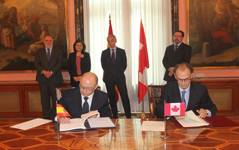 Fotos firma convenio España-Canadá