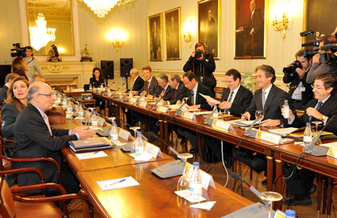 Cristóbal Montoro con los representantes de la FEMP 