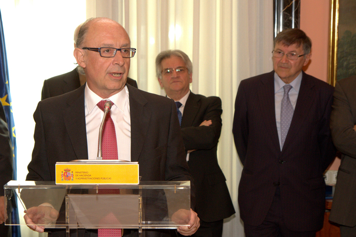 Imagen de la entrega de la Distinción por méritos a los miembros de la Comisión Lagares