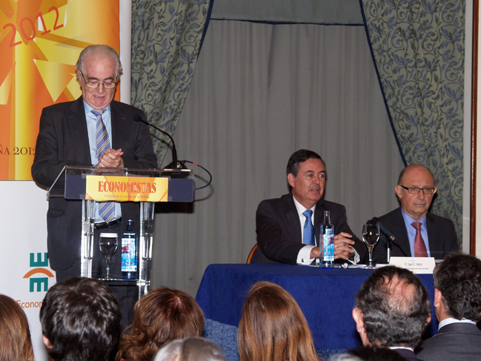 Imagen de Montoro en la presentacion de la revista Economistas