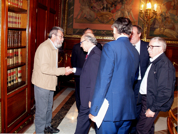 Imagen de Montoro con los agentes sociales 14-07-2014