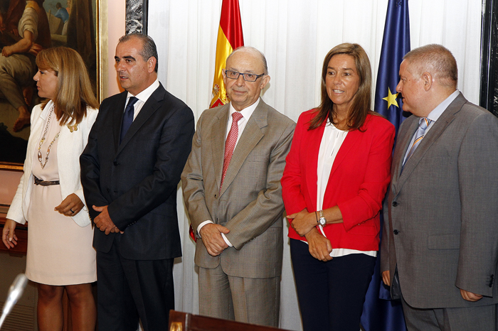 Imagen de Montoro con los representantes de las ONG 16-07-2014
