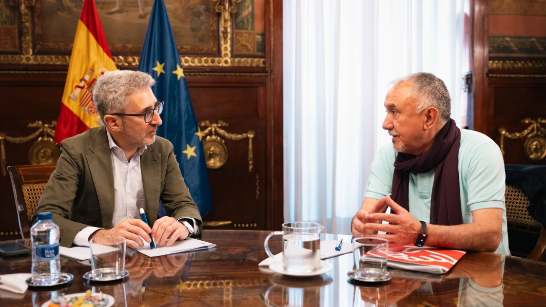 Imagen Ministro Hacienda con el secretario general UGT