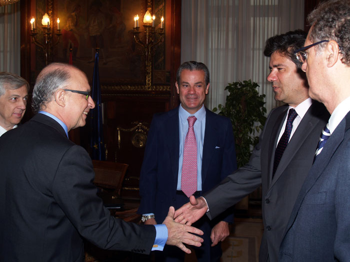 Imagen de Montoro reunido con representantes de la Asociación de Fabricantes y Distribuidores (AECOC) y de la Federación Española de Hostelería (FEHR)